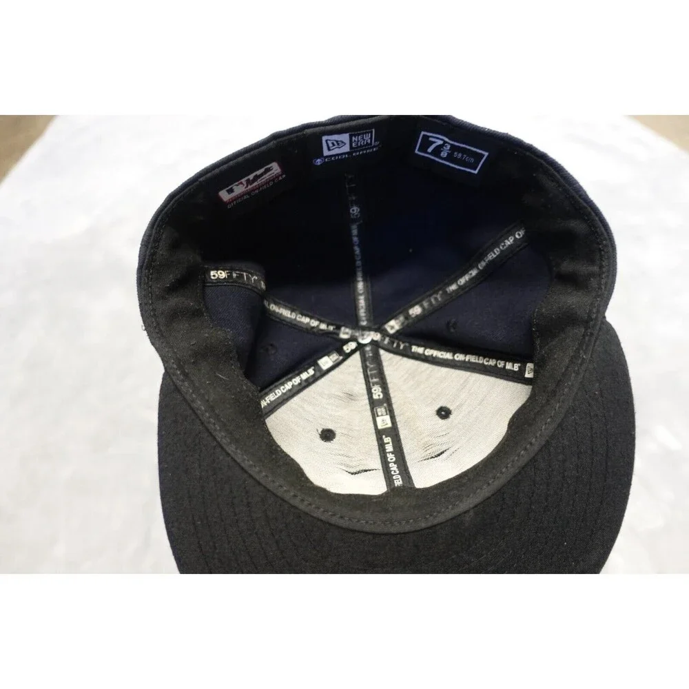 New York‎ Yankees Hat Cap Fitted Mens 7 3/8 Blue MLB Baseball Logo New Era
